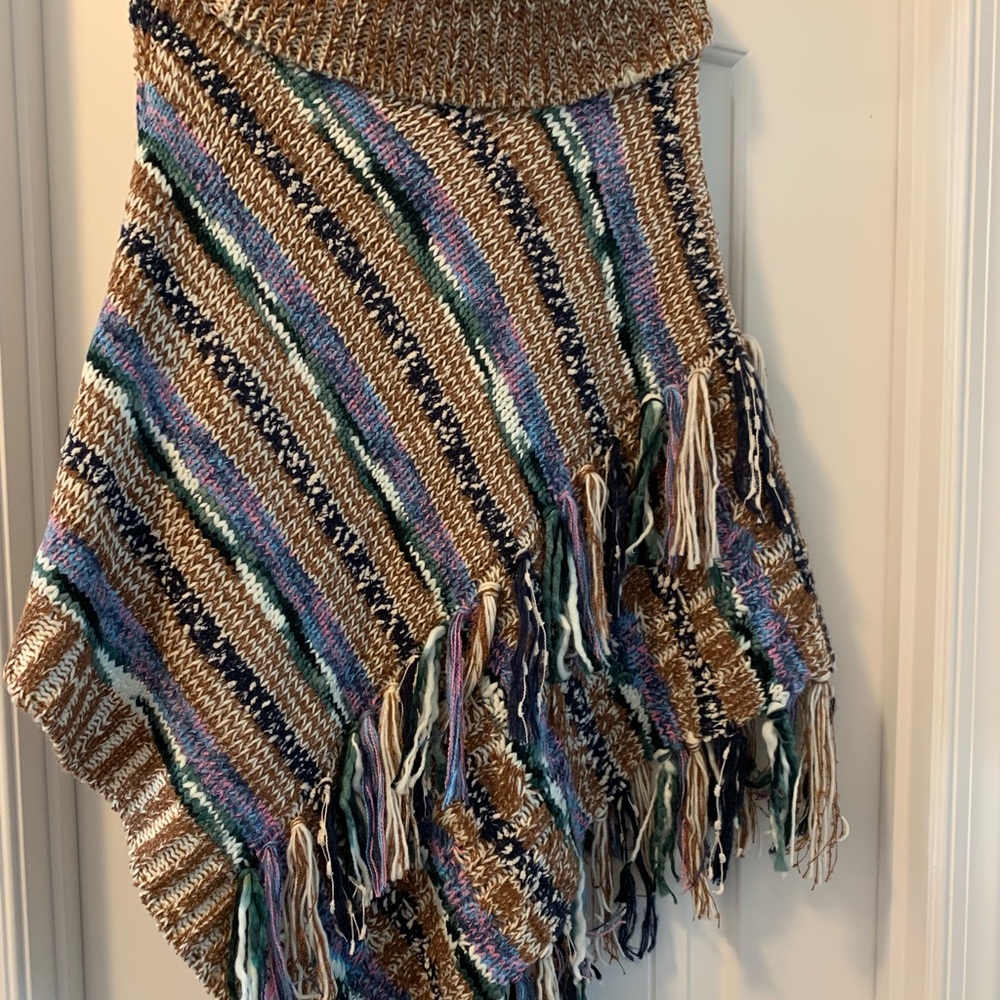 Crochet Knit Poncho With Cape Fringe Size OS NWOT Boho - Picture 2 of 2